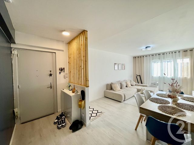 Appartement T3 à vendre - 3 pièces - 65.07 m2 - ST PRIEST - 69 - RHONE-ALPES - Century 21 Grande Rue