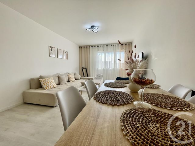 Appartement T3 à vendre - 3 pièces - 65.07 m2 - ST PRIEST - 69 - RHONE-ALPES - Century 21 Grande Rue