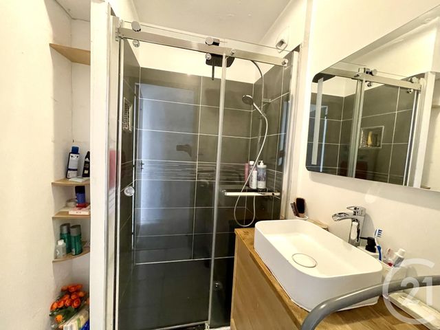 Appartement T3 à vendre - 3 pièces - 65.07 m2 - ST PRIEST - 69 - RHONE-ALPES - Century 21 Grande Rue