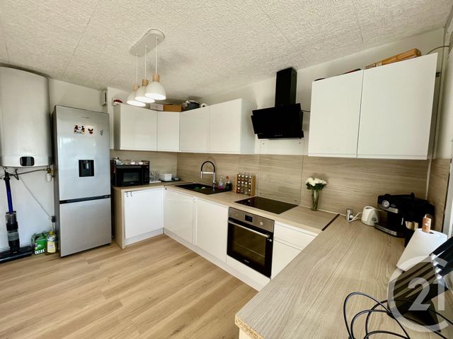 Appartement T3 à vendre - 3 pièces - 65.07 m2 - ST PRIEST - 69 - RHONE-ALPES - Century 21 Grande Rue