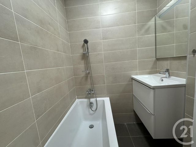 Afficher la photo en grand Appartement F3 à louer - 3 pièces - 57.0 m2 - STE FOY LES LYON - 69 - RHONE-ALPES - Century 21 Grande Rue