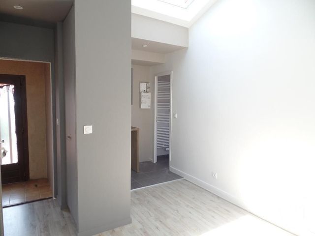 Afficher la photo en grand Appartement T1 à louer - 1 pièce - 25.47 m2 - LYON - 69003 - RHONE-ALPES - Century 21 Grande Rue