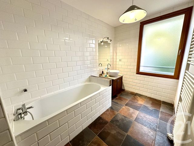 Afficher la photo en grand maison à louer - 5 pièces - 125.58 m2 - ST GENIS LAVAL - 69 - RHONE-ALPES - Century 21 Grande Rue