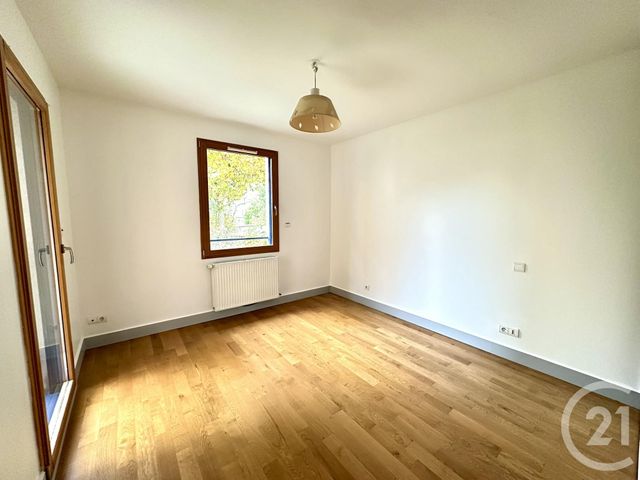 Afficher la photo en grand maison à louer - 5 pièces - 125.58 m2 - ST GENIS LAVAL - 69 - RHONE-ALPES - Century 21 Grande Rue