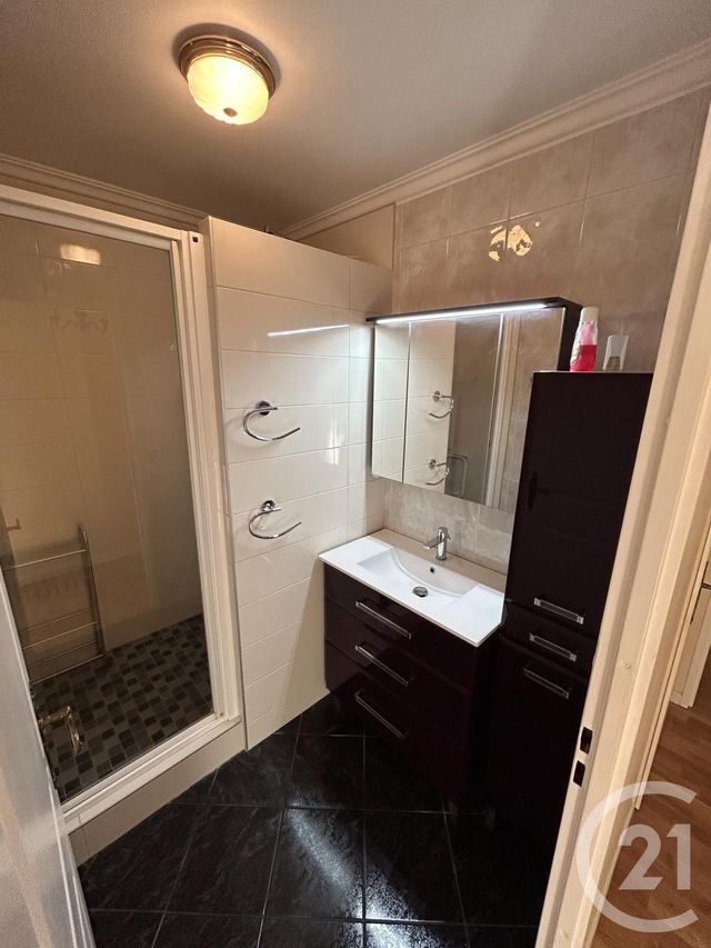 Appartement F3 à louer - 3 pièces - 75.51 m2 - OULLINS - 69 - RHONE-ALPES - Century 21 Grande Rue